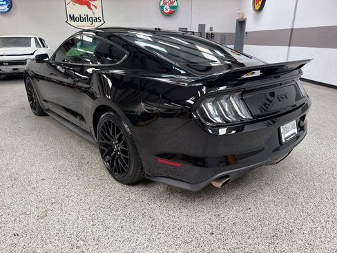 Used 2017 Ford Mustang GT Premium RWD image 5