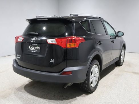 Used 2014 Toyota RAV4 LE image 2