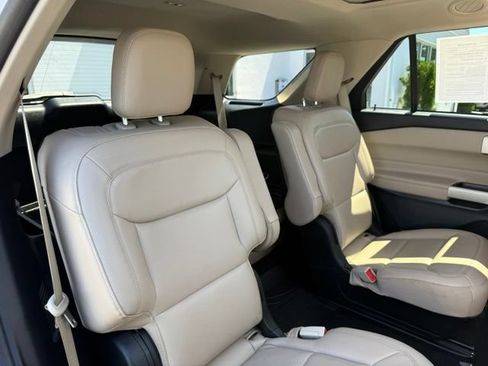 Used 2022 Ford Explorer XLT w/ Equipment Group 202A AWD/4WD image 21