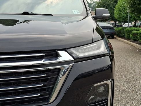 Used 2023 Chevrolet Traverse LT FWD image 11