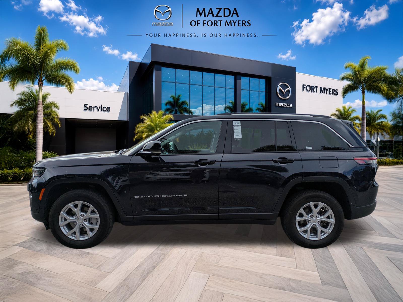 Used 2024 Jeep Grand Cherokee Limited w/ Luxury Tech Group II RWD image 8