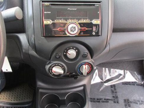 Used 2013 Nissan Versa S FWD image 10