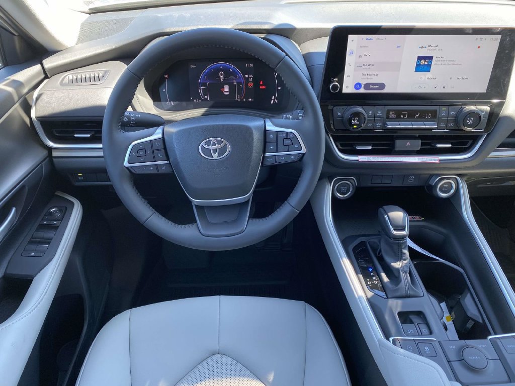 New 2026 Toyota Grand Highlander FWD image 8