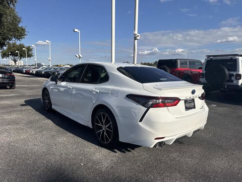 Used 2024 Toyota Camry SE image 6