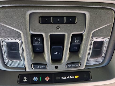 Used 2022 GMC Sierra 2500 SLT w/ SLT Preferred Package image 21