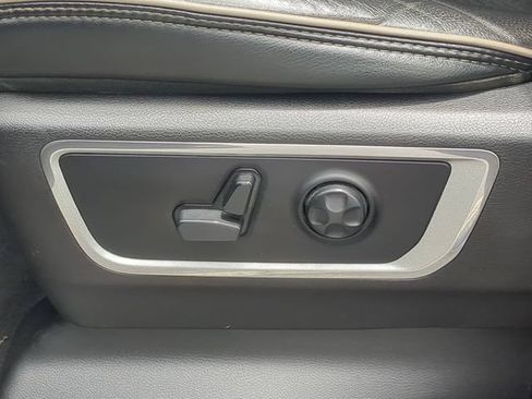 Used 2019 RAM 1500 Laramie AWD/4WD image 22