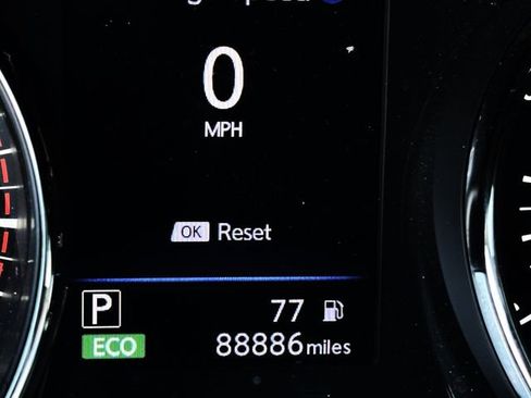 Used 2018 Nissan Rogue SV image 22