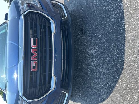 Used 2022 GMC Terrain SLE w/ Driver Convenience Package FWD image 3