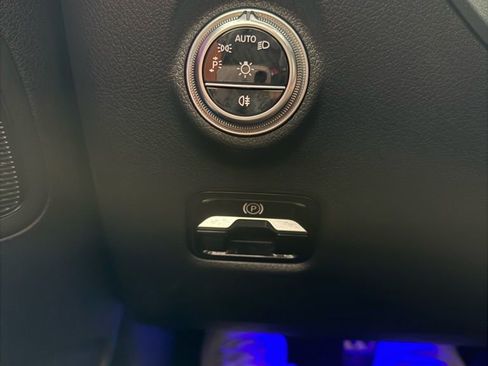 Used 2023 Mercedes-Benz C 300 Sedan image 32