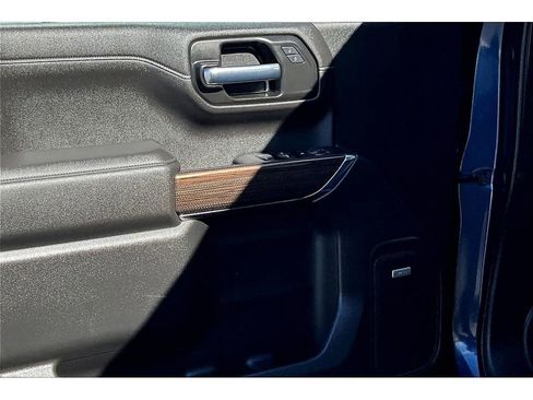 Used 2020 Chevrolet Silverado 1500 LT Trail Boss AWD/4WD image 18