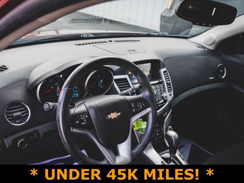 Used 2014 Chevrolet Cruze LT w/ Technology Package image 2