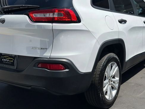 Used 2015 Jeep Cherokee Sport image 18