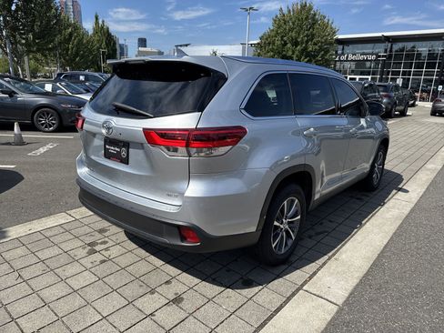 Used 2019 Toyota Highlander XLE FWD image 6