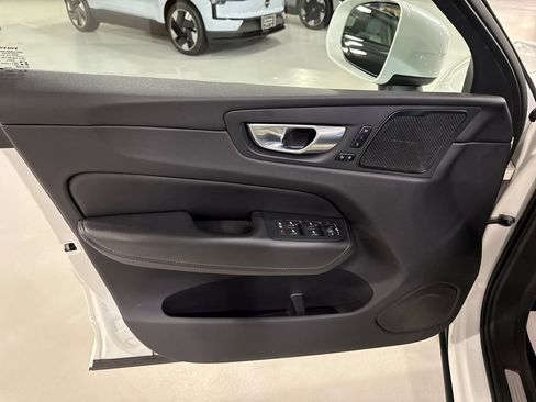 Certified 2023 Volvo XC60 B5 Ultimate w/ Climate Package AWD/4WD image 9