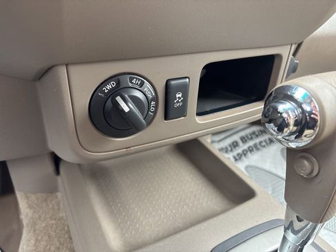 Used 2013 Nissan Frontier SV image 42