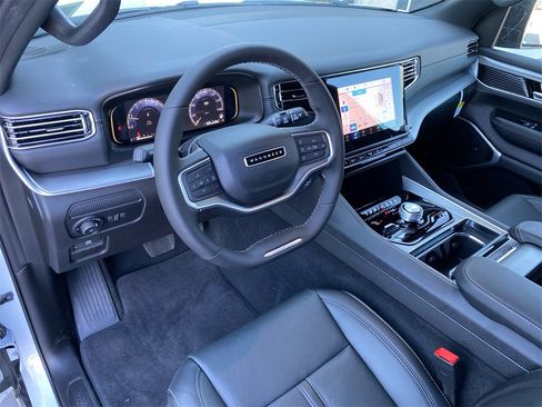 New 2025 Jeep Wagoneer 4WD w/ Convenience Group I image 5