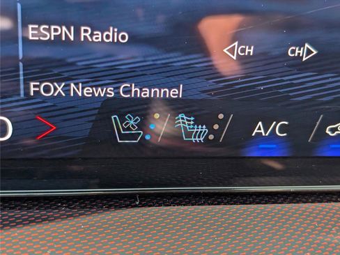 Used 2024 Chevrolet Traverse RS w/ LPO, Floor Liner Package image 31