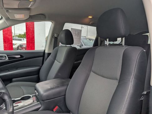 Used 2019 Nissan Pathfinder SV FWD image 6