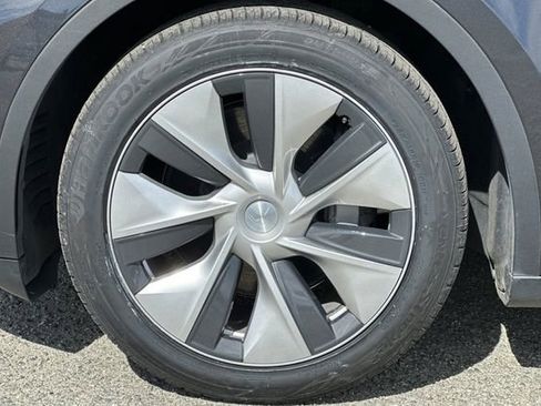 Used 2024 Tesla Model Y Long Range AWD/4WD image 33