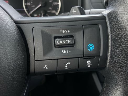 Used 2024 Nissan Rogue SV AWD/4WD image 21
