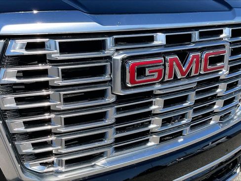 Certified 2025 GMC Yukon Denali image 29
