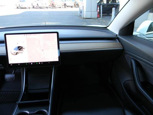 Used 2018 Tesla Model 3 Long Range image 19