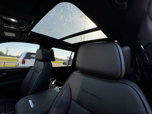 New 2026 GMC Yukon XL Denali w/ Denali Reserve Package image 23