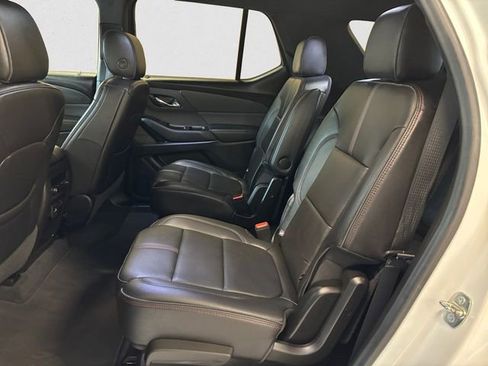 Used 2023 Chevrolet Traverse RS AWD/4WD image 14