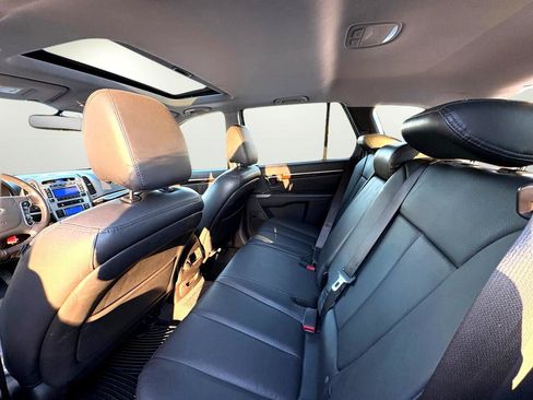 Used 2011 Hyundai Santa Fe Limited image 16