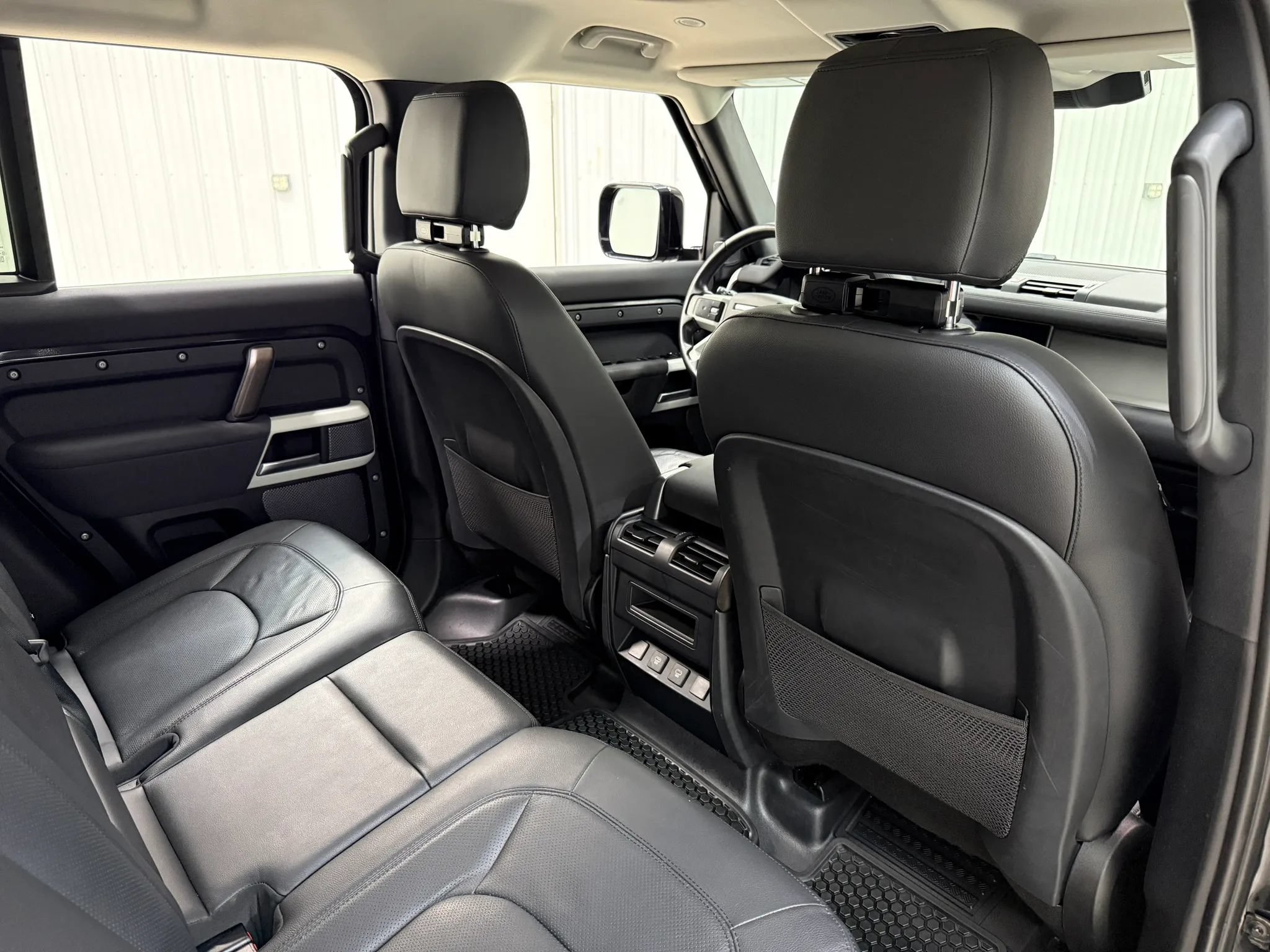 Used 2023 Land Rover Defender 110 SE AWD/4WD image 18