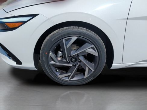 Used 2026 Hyundai Elantra Limited FWD image 29