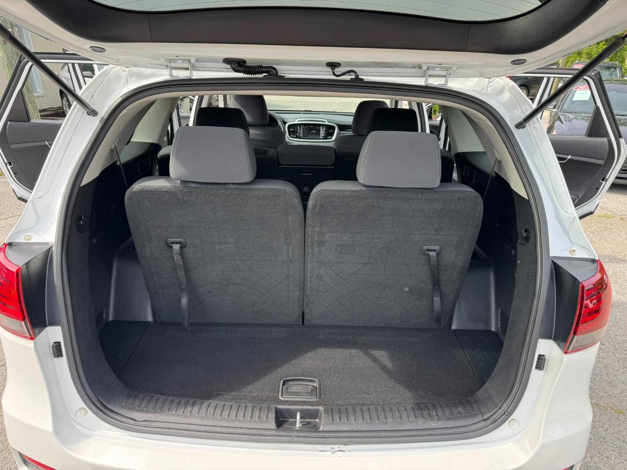 Used 2019 Kia Sorento FWD image 18