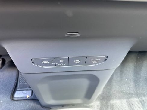 Used 2024 Kia EV9 Wind AWD/4WD image 16