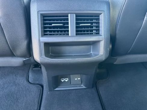 Certified 2020 Volkswagen Atlas Cross Sport SE w/ Panoramic Sunroof Package AWD/4WD image 33