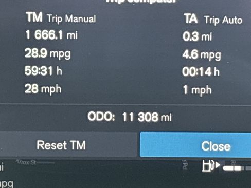 Used 2025 Volvo XC40 B5 Plus image 22