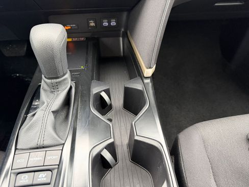 Used 2025 Toyota Camry LE image 40