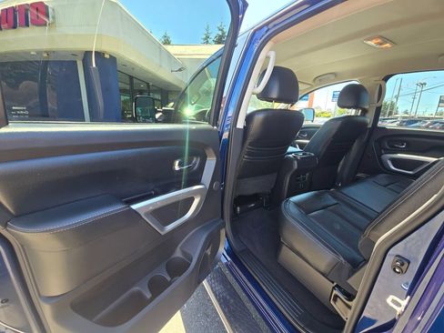 Used 2017 Nissan Titan SL w/ SL Towing Convenience Package AWD/4WD image 15