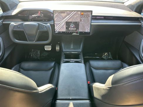 Used 2022 Tesla Model X image 10