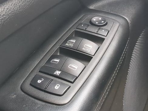 Used 2022 Jeep Grand Cherokee Laredo X image 25