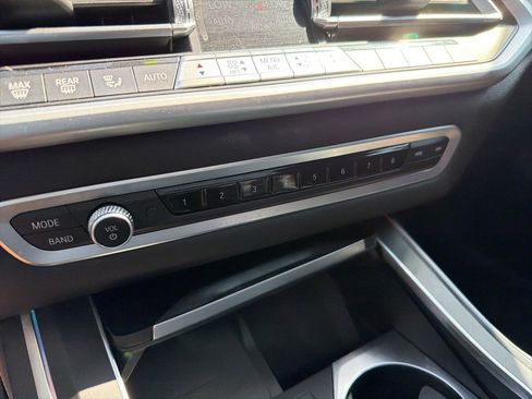 Used 2022 BMW X7 xDrive40i w/ Premium Package AWD/4WD image 31