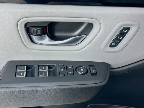 Used 2025 Honda Pilot EX-L image 23
