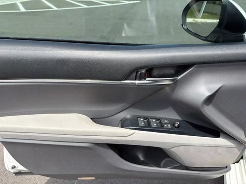 Used 2018 Toyota Camry SE FWD image 7