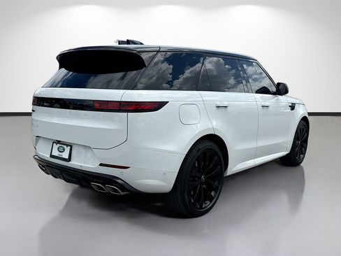 Used 2025 Land Rover Range Rover Sport Dynamic SE image 5