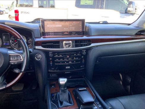 Used 2017 Lexus LX 570 4WD w/ Luxury Package image 7