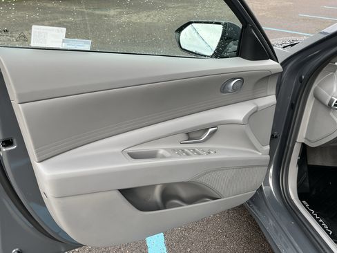 Certified 2025 Hyundai Elantra SE image 15