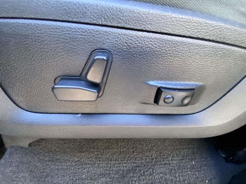 Used 2020 RAM 1500 Classic SLT w/ Luxury Group image 13