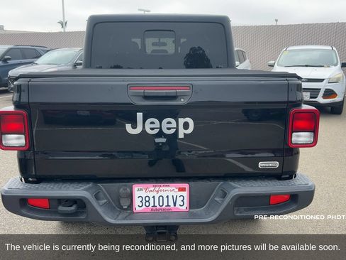 Used 2020 Jeep Gladiator Overland w/ Trailer Tow Package AWD/4WD image 7