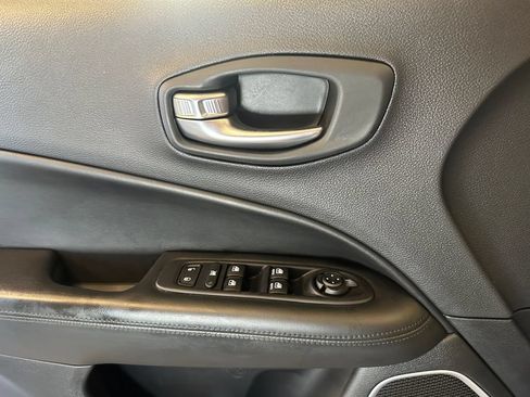 Used 2021 Jeep Compass Latitude AWD/4WD image 19