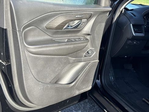 Used 2023 GMC Terrain SLT image 18