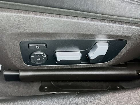 Used 2020 BMW 330i xDrive Sedan w/ Convenience Package image 19